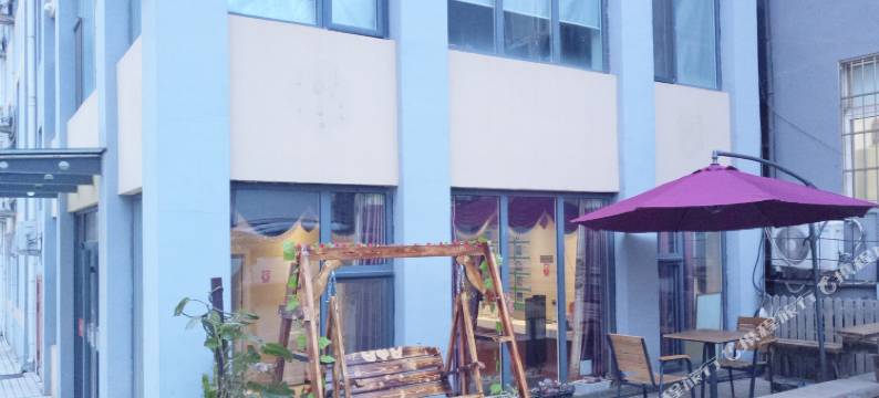 黑莱尔电竞民宿(青岛台东步行街广饶路地铁站店)图片