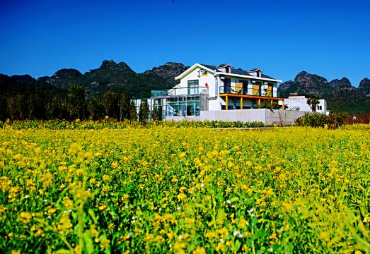 兴义品峯客栈外景图