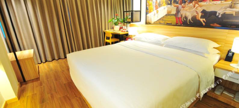 月亮半岛艺术酒店(合江门第一人民医院店)图片