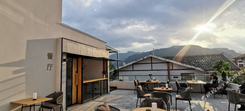 张家界蚌壳青年度假酒店 (武陵源标志门店)图片