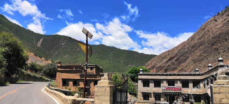 稻城雪域幸福客栈图片