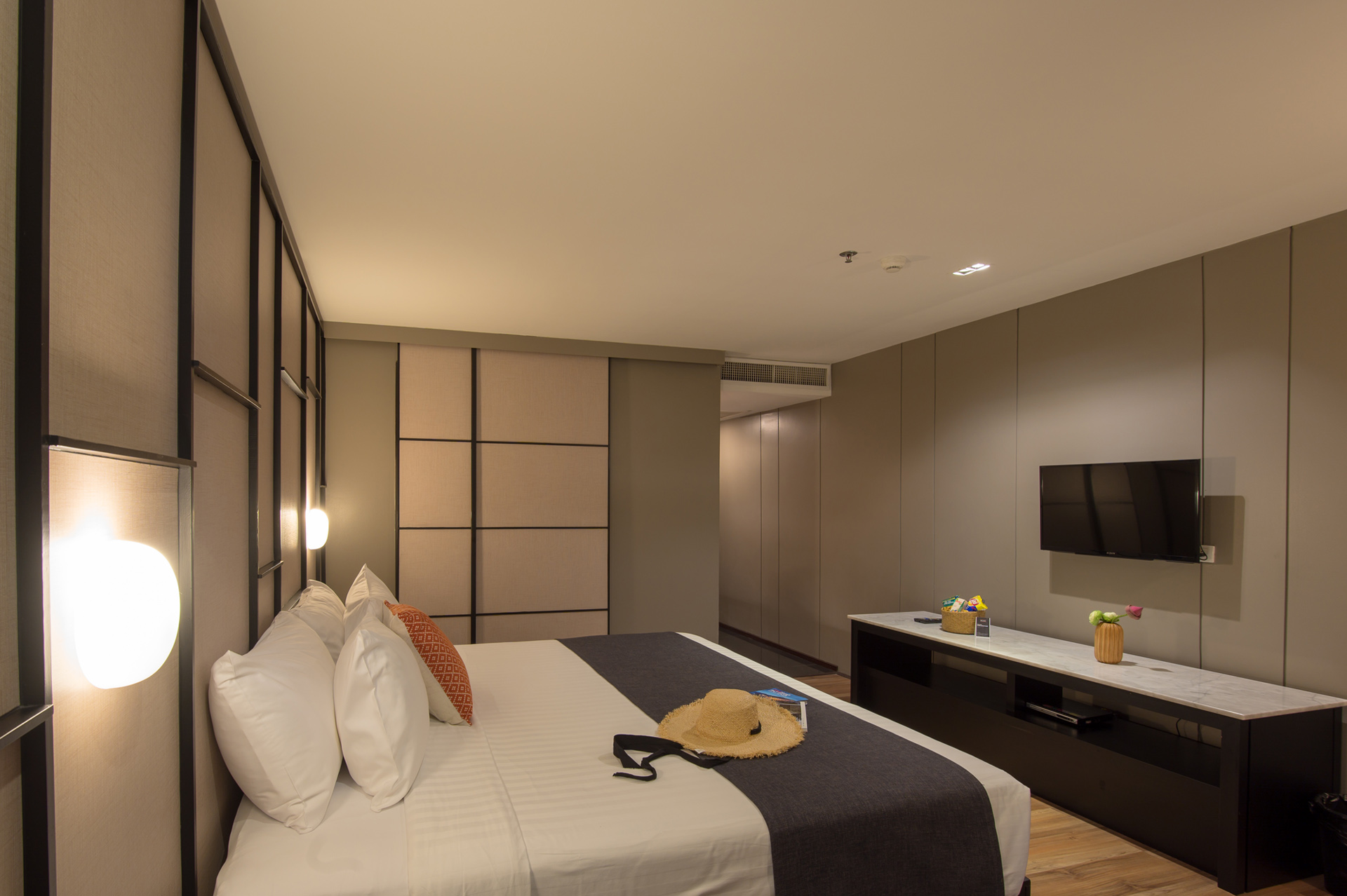 Page 10 Hotel Over view