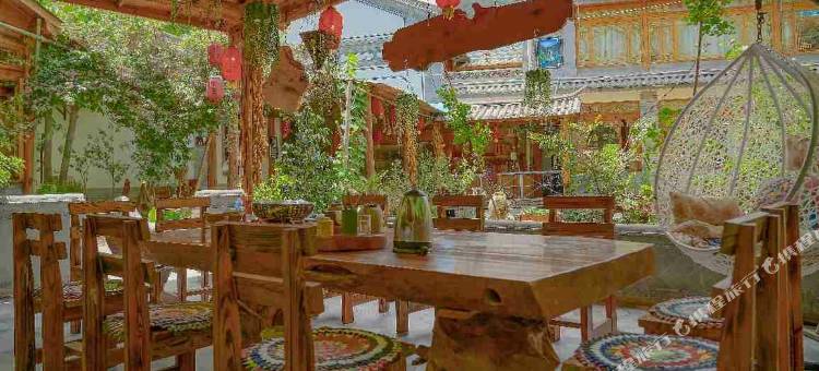 鸡足山古树林休闲客栈图片