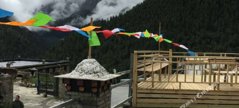 稻城亚丁藏亚文化酒店图片