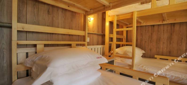 喀纳斯水云山居图片