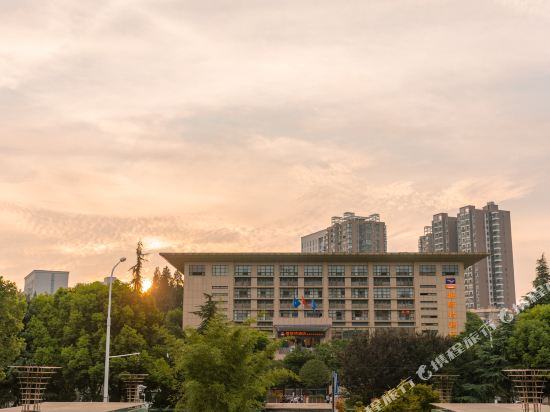 雅斯特酒店(武汉武昌火车站地铁站店)_地址:中山路556号