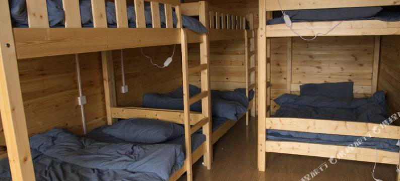 理塘格聂之眼龙金格登山居民宿图片