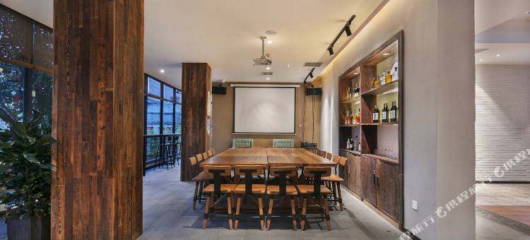 寂静欢喜·墅院客栈(开封清明上河园万岁山武侠城店)图片