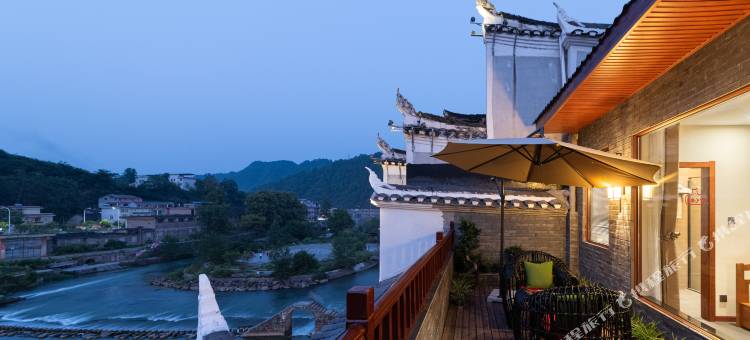 溪桥夜语江景民宿(凤凰古城沱江店)图片