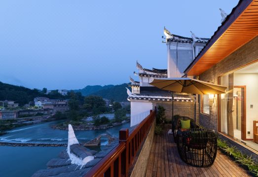 Xiqiao Night Language River View Homestay (Phoenix Ancient City Lijiang Branch) over view