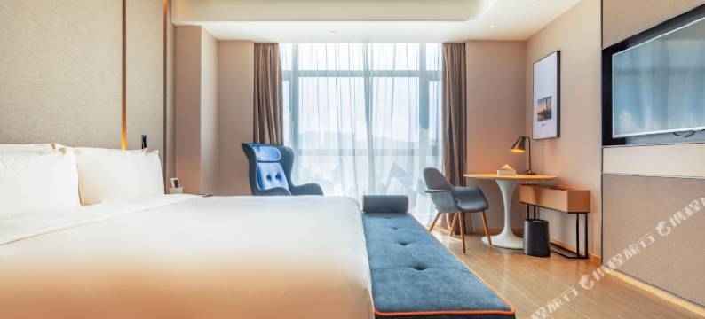 深圳龙岗石芽岭地铁站亚朵酒店图片