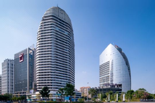 地处惠城区东江三路,毗邻惠州市政府,广播电视台,联通大厦,会展中心