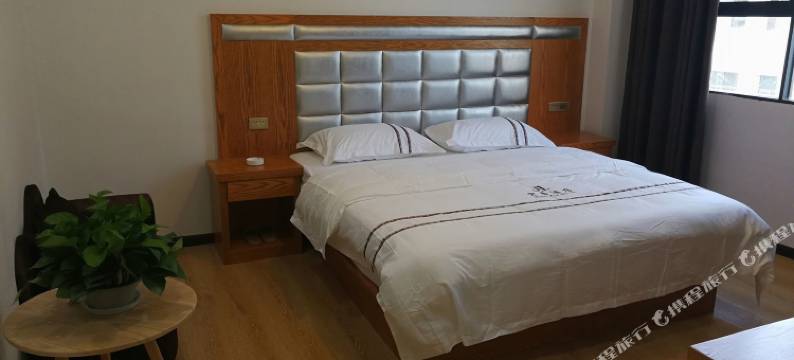 鲁甸宏尊酒店图片