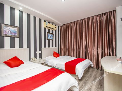 利辛鸿润宾馆 4.0分(17条点评) 45起距离309米立即预订