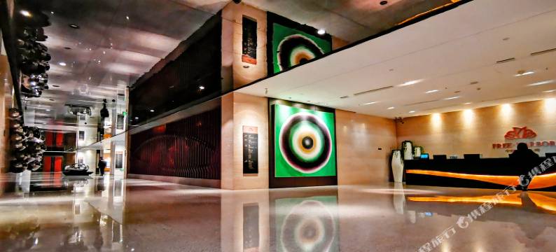 瑞蓝铂悦精筑公寓(青岛火车站店)图片