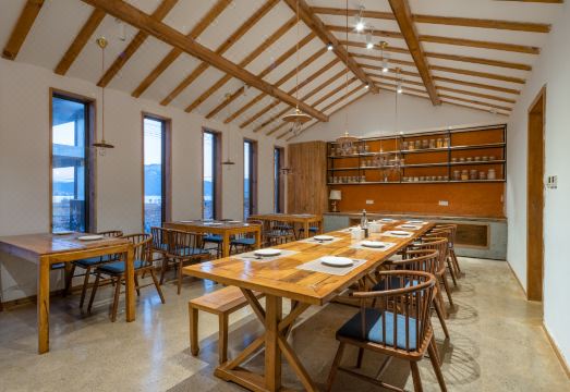 Vine Villa Hotel Overview