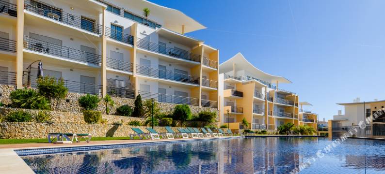 海景公寓，设有 3 个宽敞的露台、2 个游泳池和网球场(BnB Homes Ocean View Apartment with 3 Spacious Terraces, 2 Swimming Pools & Tennis Court)图片