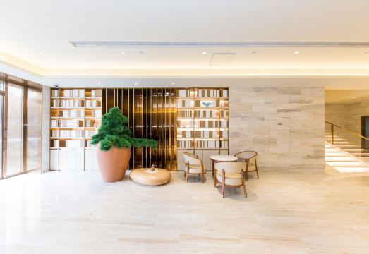 JI Hotel (Shanghai Jing'an Temple Huaihai Middle Road) Hotel Overview