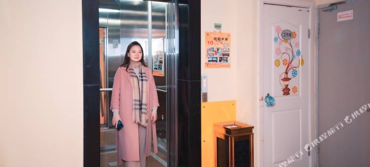 金叶江畔酒店(乐山张公桥好吃街店)图片