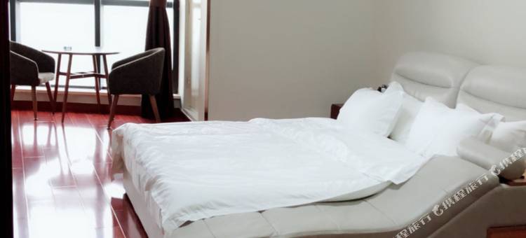 如家睿柏·云酒店(青岛石油大学吾悦广场地铁站店)图片