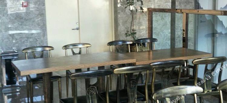 集贤学府酒店(福利屯站店)图片