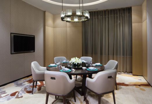 Courtyard by Marriott Zhengzhou Airport Hotel Overview