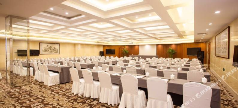 青岛海都大酒店(黄岛金沙滩井冈山路地铁站店)图片