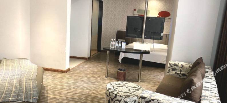 景利来艺术酒店(南宁西乡塘客运站地铁站店)图片