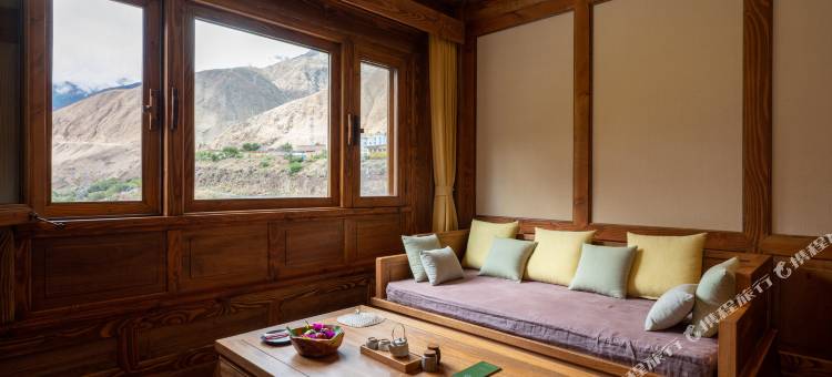 芒康松赞如美山居图片