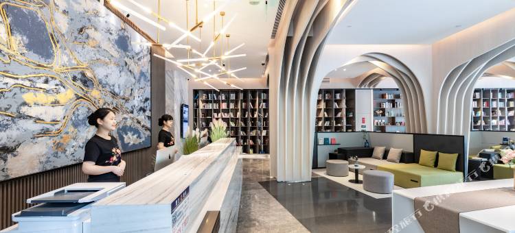 七色酒店(广州融创文旅城花都广场地铁站店)图片