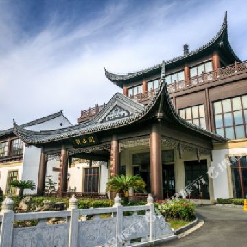 5:30-17:00乘坐常熟9路到兴福站下,步行990米可达苏州市常熟市虞山北