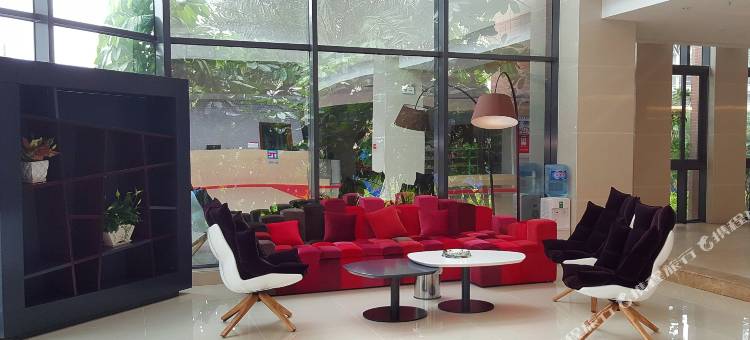 派酒店(珠海城职院金湾华发商都店)图片