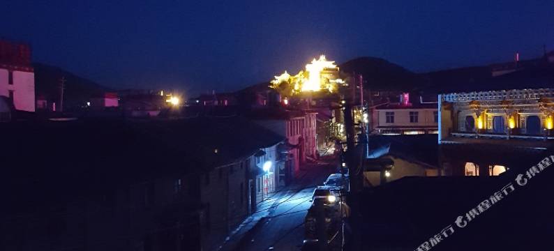 香格里拉青瓦房商务酒店图片