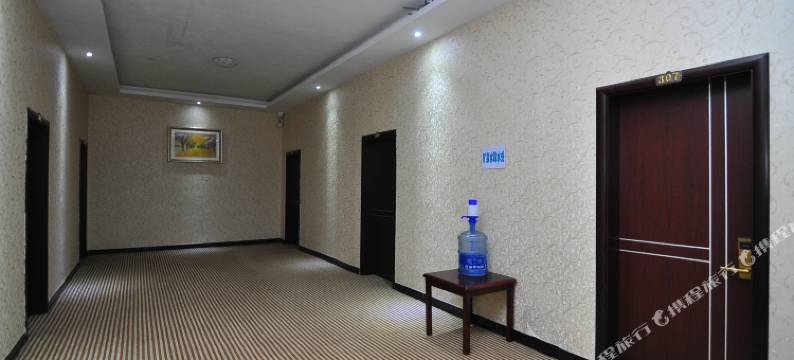 陆良哈喽酒店图片