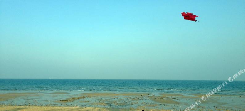 涠洲岛贝壳沙滩滨海海景木屋图片