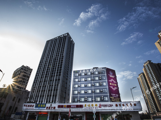 美德乐酒店(深圳华南城木古地铁站店)