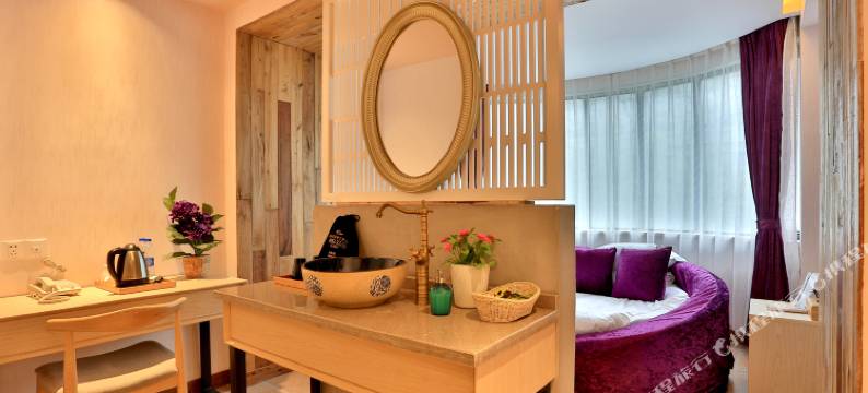 新紫罗兰艺术酒店(西湖湖滨河坊街店)图片