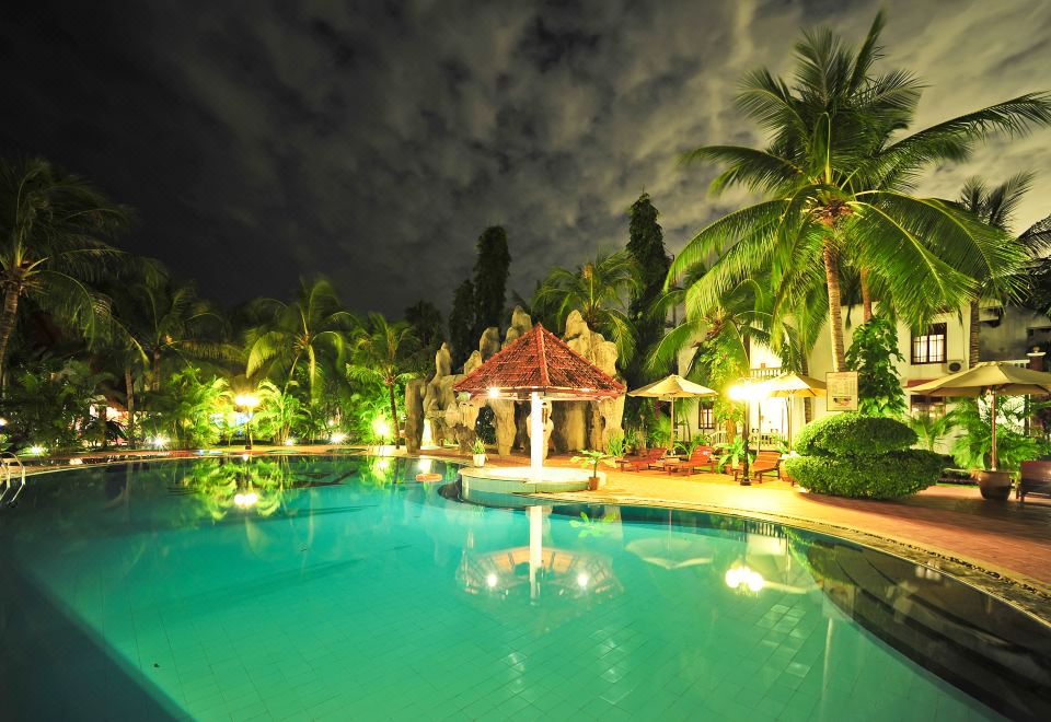 Four Oceans Beach Resort - Bon Bien Mui Ne Hotel Overview