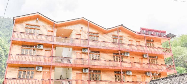 海螺沟杉树平木逸酒店图片