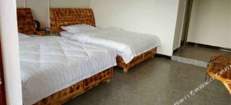 普者黑原始部落·荷篱茅舍图片