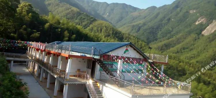 平江月光岩山庄图片