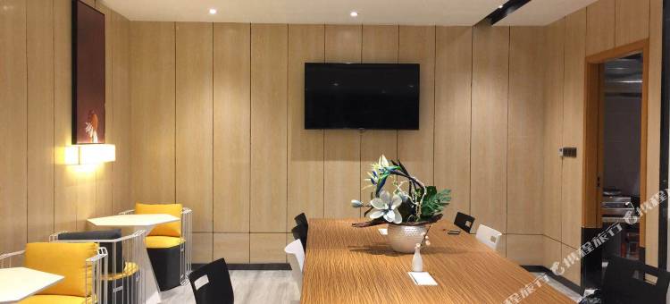 格盟酒店(重庆财富中心幸福广场光电园轻轨站店)图片