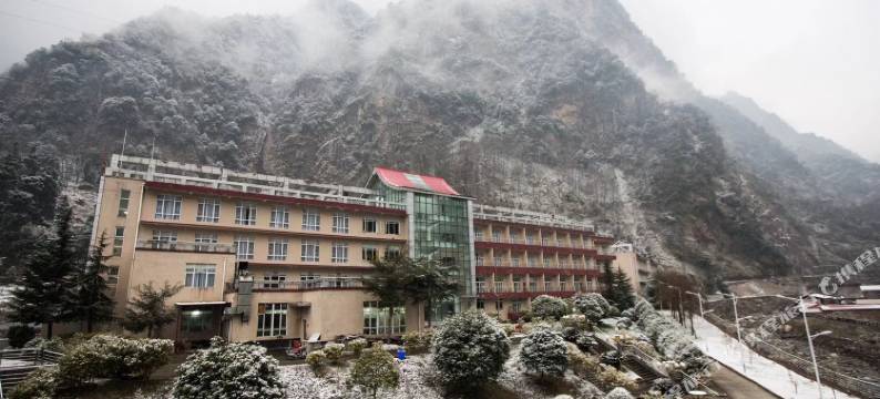 石棉景达河畔温泉酒店图片