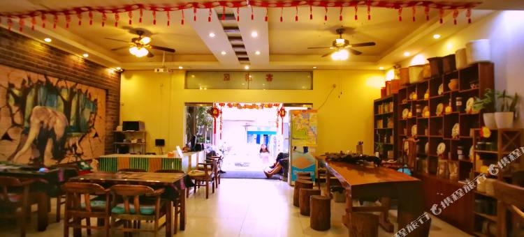 西双版纳早安南国客栈(泼水广场店)图片