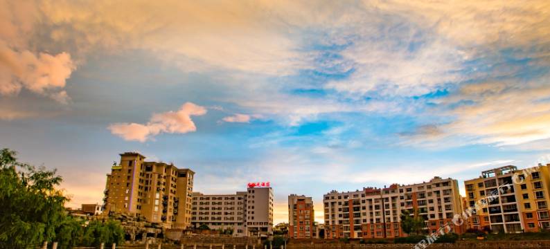 砚山龙湖元酒店图片