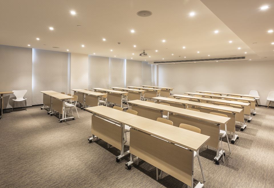 Ibis Hotel (Zhengzhou Tanshili Longhai Road Kaixuanmen) Hotel Overview