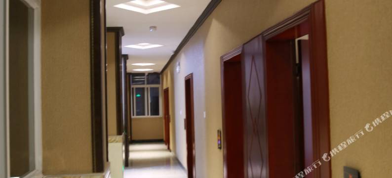 陇川鑫乐大酒店图片