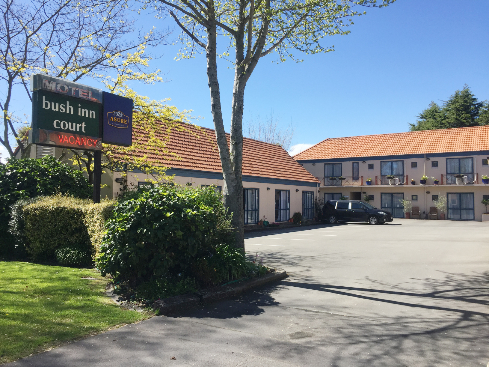 Bush Inn Court Motel Over view