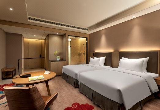Ramada by Wyndham Zhengzhou Xinzheng Hotel Overview