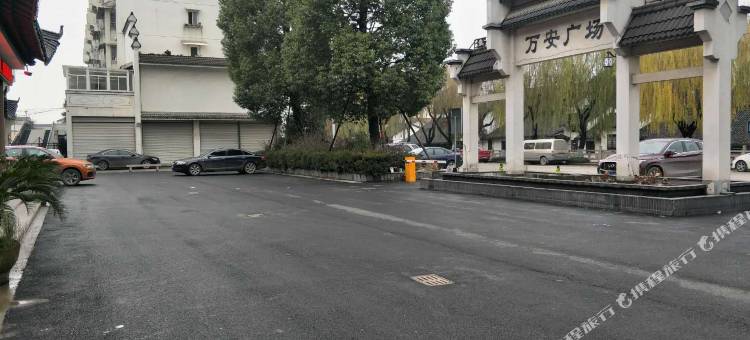 德清良呈美景假日酒店图片